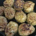 kaoruusagi's cooksnap of when they made うちの定番！中フワッな鳥ももつくね♡.