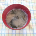 ラリー＆サラ's cooksnap of when they made 新玉ねぎと薄揚げわかめの味噌汁.