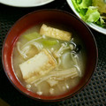M130018's cooksnap of when they made 厚揚げとえのきの味噌汁.