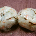 もりはん's cooksnap of when they made 鮭と塩昆布と青海苔の海仲間おにぎり.