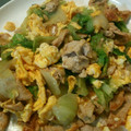 炊飯釜's cooksnap of when they made 卵とレタス☆豚こまの春色炒め.