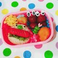 kazupooh77's cooksnap of when they made キャラ弁＊簡単♪ホットドッグデコおにぎり.