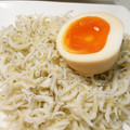 大魔女's cooksnap of when they made 釜揚げしらすのガーリック炒め☆温玉添え☆.