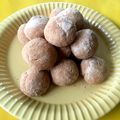 真友耕奈mama's cooksnap of when they made 簡単美味♡黒糖ときなこのスノーボール.