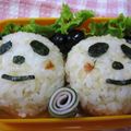 まねきねこにゃん's cooksnap of when they made 黒豆で簡単♪パンダおにぎり☆キャラ弁☆.