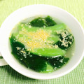 Chikatan☆'s cooksnap of when they made スナップエンドウとわかめの中華スープ.
