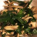 ＊にょにょん＊'s cooksnap of when they made まいたけとニラのにんにく塩炒め.