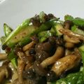 あきんこんこん's cooksnap of when they made 糖質制限！アスパラしめじのにんにく炒め.