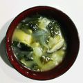 ハニイとムサシ's cooksnap of when they made 玉葱、椎茸、ワカメ、豆腐の具沢山味噌汁.