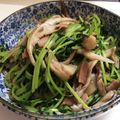 ポチャポチャおふろ's cooksnap of when they made 超簡単♬栄養満点豆苗とキノコのバター炒め.