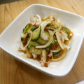 しのばぁたん's cooksnap of when they made 新玉ねぎときゅうりの梅肉おかか和え.