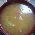 なおつん0802's cooksnap of when they made あまあま★キャベツとベーコンの味噌汁.