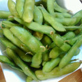 よっちゃんもち★'s cooksnap of when they made 騙されて♡枝豆は、茹でずに蒸し焼き★.