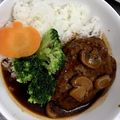 ステ8's cooksnap of when they made ソースが絶品【目玉焼き煮込みハンバーグ】.