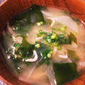 坊とリトル坊のママ's cooksnap of when they made 簡単！桜えび香る大根とわかめのお味噌汁♪.