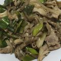 黄金の輝き亭's cooksnap of when they made 包丁いらずの豚肉と舞茸の追いマヨ炒め.
