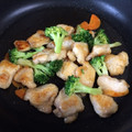 ゆう0v0たか's cooksnap of when they made 鶏もも肉の塩ソース炒め　お弁当のおかず.