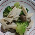 なおつん0802's cooksnap of when they made ブロッコリーときのこの柚子胡椒ポン酢和え.