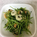 じゅたはは's cooksnap of when they made 簡単☆豆苗とちくわの炒め物.