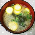 ＊れいぴん＊'s cooksnap of when they made ズッキーニととろろ昆布の味噌汁.