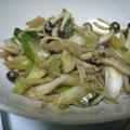 mito*mito's cooksnap of when they made しめじとねぎのオイスターソース炒め.