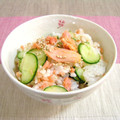 komomoもも's cooksnap of when they made 塩鮭ときゅうりの簡単混ぜご飯.