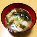 ドルフィンサーモン's cooksnap of when they made ぐーたら娘の味噌汁＊お麩とワカメの味噌汁.