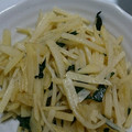 kazune和音's cooksnap of when they made 簡単！じゃがいもとえごまの葉の炒めもの.