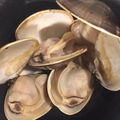 witchaura's cooksnap of when they made 潮干狩り　ハマグリの酒蒸し.