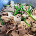 スローライフさん's cooksnap of when they made 豚バラ舞茸ニンニクの芽のオイスター炒め.