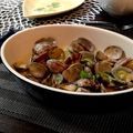 misatona's cooksnap of when they made 応用できる あさり酒蒸し焼酎蒸 ﾆﾝﾆｸ.