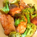 料理修行中♡'s cooksnap of when they made ダイエット！鮭とブロッコリーと舞茸炒め.