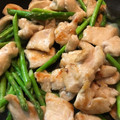 えままり's cooksnap of when they made 鶏むねとアスパラの塩炒め♡しょうがの香り.