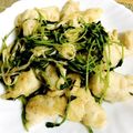 honey♡ハニ's cooksnap of when they made 鶏ムネ肉&豆苗のガリバタレモン炒め.