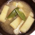 川崎＠のり子's cooksnap of when they made キヌサヤ・玉ねぎ・油揚げの味噌汁.