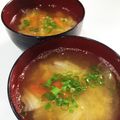 tomitomico's cooksnap of when they made トマトとレタスのお味噌汁☆.