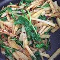 Toshiecook's cooksnap of when they made ささっとじゃがいもルッコラのにんにく炒め.