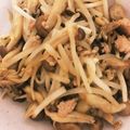 ＊にょにょん＊'s cooksnap of when they made もやしとシメジのひき肉炒め.