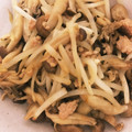 ＊にょにょん＊'s cooksnap of when they made もやしとシメジのひき肉炒め.