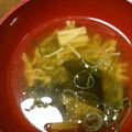 減塩パパ's cooksnap of when they made 顆粒だしで簡単！えのきとわかめのお吸物.