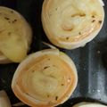ﾌｼﾞｮｲ's cooksnap of when they made 余った餃子の皮でチーズおつまみ.
