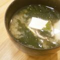 反省堂書店（のぐち）'s cooksnap of when they made エリンギとわかめのお味噌汁.