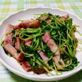 えま＊'s cooksnap of when they made 厚切りベーコンと豆苗の炒め物.