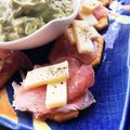 はなたぎ's cooksnap of when they made チーズと生ハムのせクラッカー.