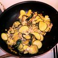 つぶしあん's cooksnap of when they made ズッキーニとキノコのガーリック卵炒め.