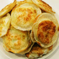 みか丸's cooksnap of when they made 餃子の皮で簡単メチャ旨☆エビポテ挟み焼き.