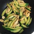 まいはーママ's cooksnap of when they made 胡瓜とエリンギのオイバターソテー.