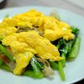 印度超特急's cooksnap of when they made 小松菜とベーコンのガリバタ炒め卵のせ.
