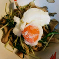 umapan's cooksnap of when they made 水菜と舞茸のだし炒め トロッとon卵♡.