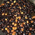 け〜〜ちゃん's cooksnap of when they made 煎り黒豆の煮豆.